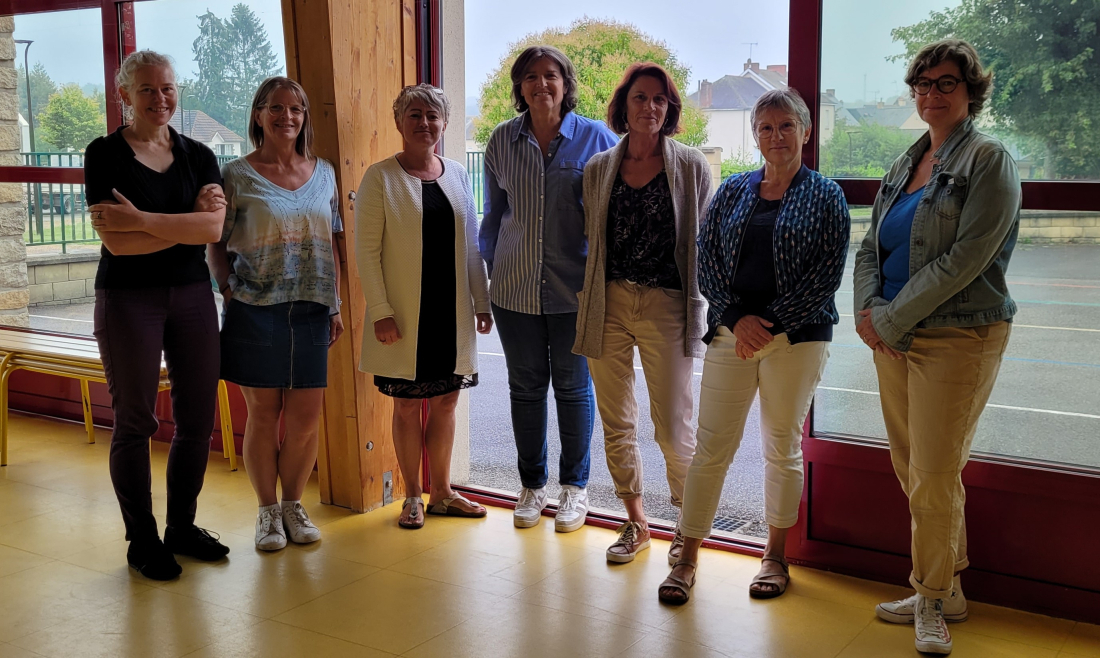 De gauche &agrave; droite : Colombe FOUCAULT, AVS - Claudine PLANCHARD, ATSEM &ndash; St&eacute;phanie CHABIRON, Directrice, TPS/PS/MS &ndash; V&eacute;ronique GRACIN-PENIGUEL, TPS/PS/MS - Nadia AUDRAN, ATSEM &ndash; Marie-Anne BUFFET, ATSEM et Sabine RENUCCI, GS