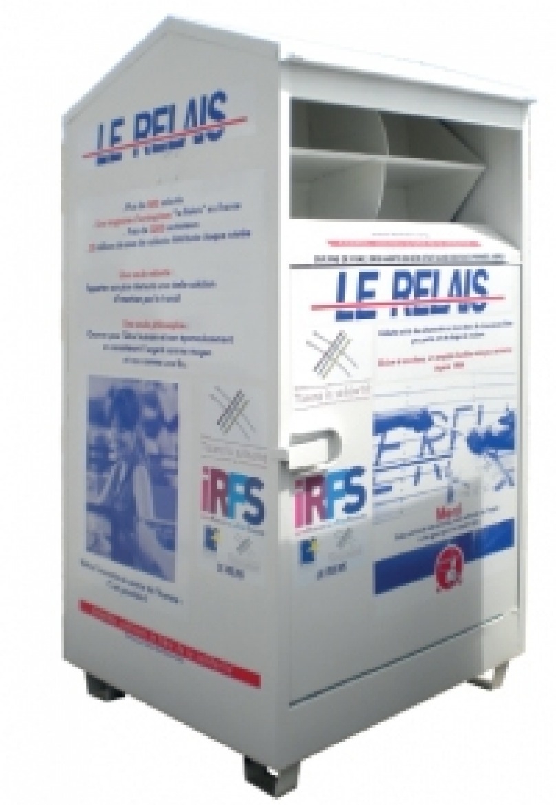 Borne de d&eacute;p&ocirc;t des v&ecirc;tements