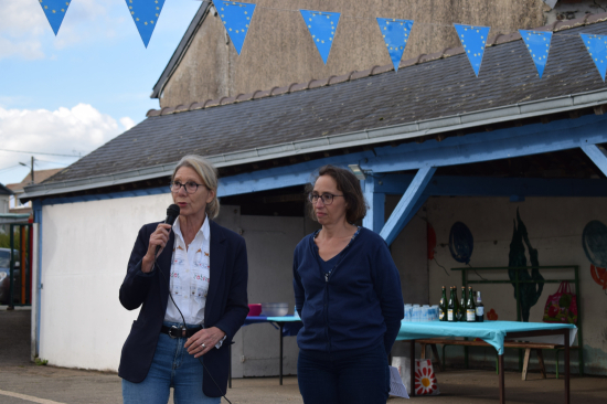 Mme BOUILLON Nicole (maire) et Mme BOURDON S&eacute;verine (directrice de l&rsquo;&eacute;cole)