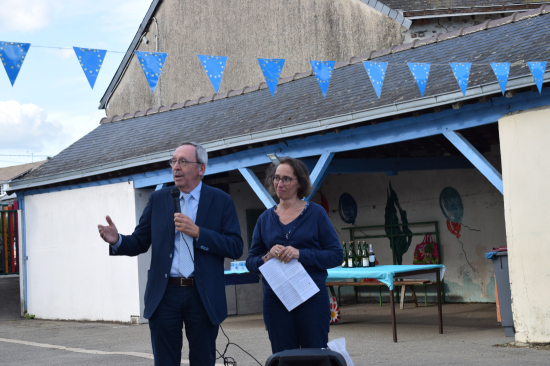 M. ROSERAY Fran&ccedil;ois (directeur dioc&eacute;sain) et Mme BOURDON S&eacute;verine (directrice de l&rsquo;&eacute;cole)
